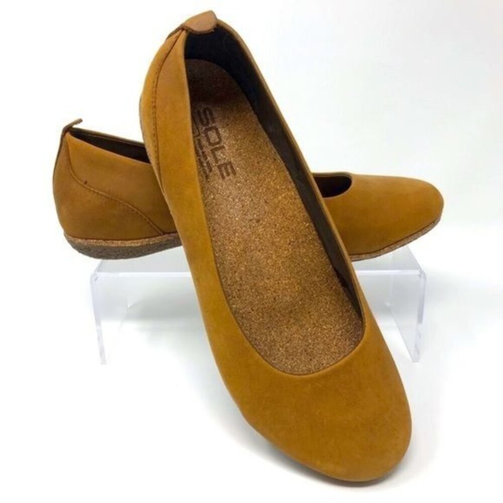 NWT District by Sole Flats Carmel Brown w/orthotic insole 8.5W